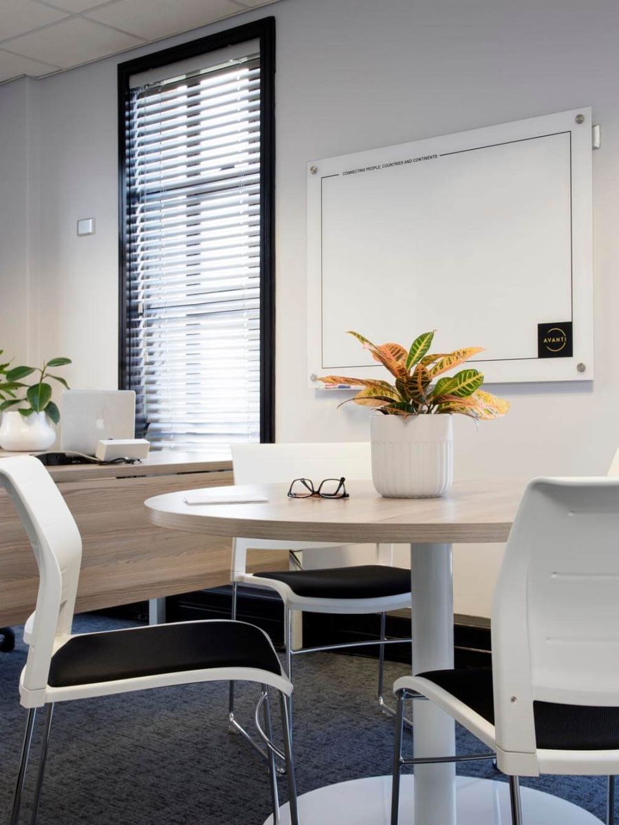 Pyramid-Office-Avanti-04-Rikki-Hibbert