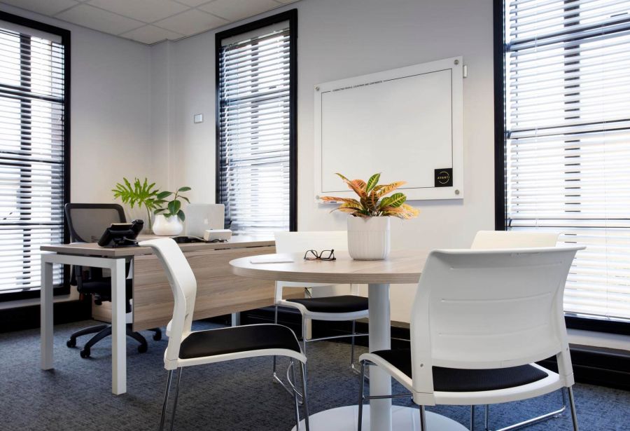 Pyramid-Office-Avanti-04-Rikki-Hibbert